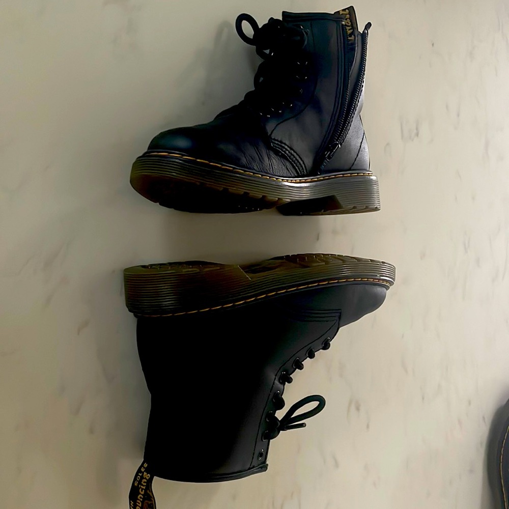 Dr Martens LEATHER LACE UP BOOTS